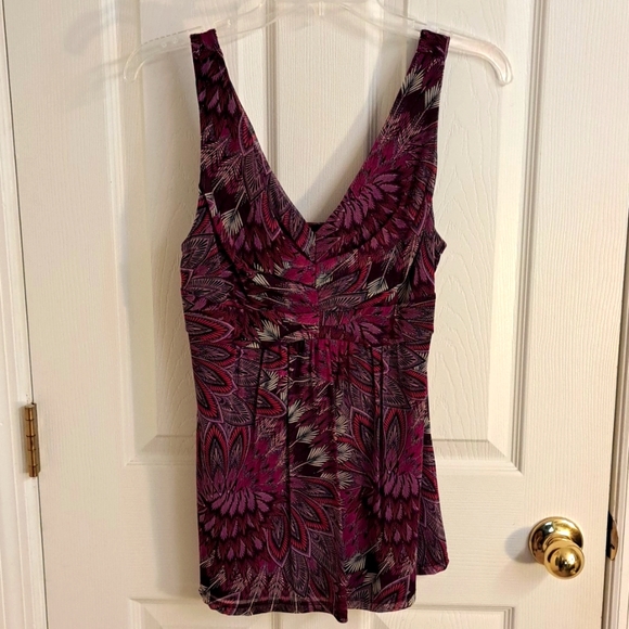 🌴 Fancy Fitted Zippered Tank Top in Shades of Rose and Wine - Picture 12 of 13